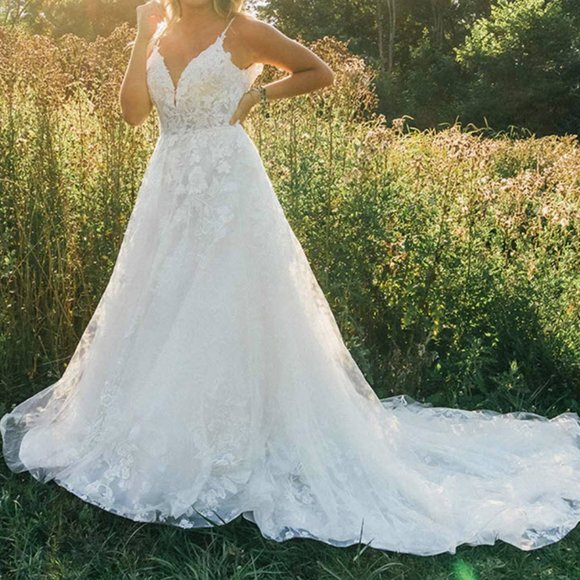 Essense of Australia A-Line Sparkling Lace Wedding Dress - Picture 1 of 10